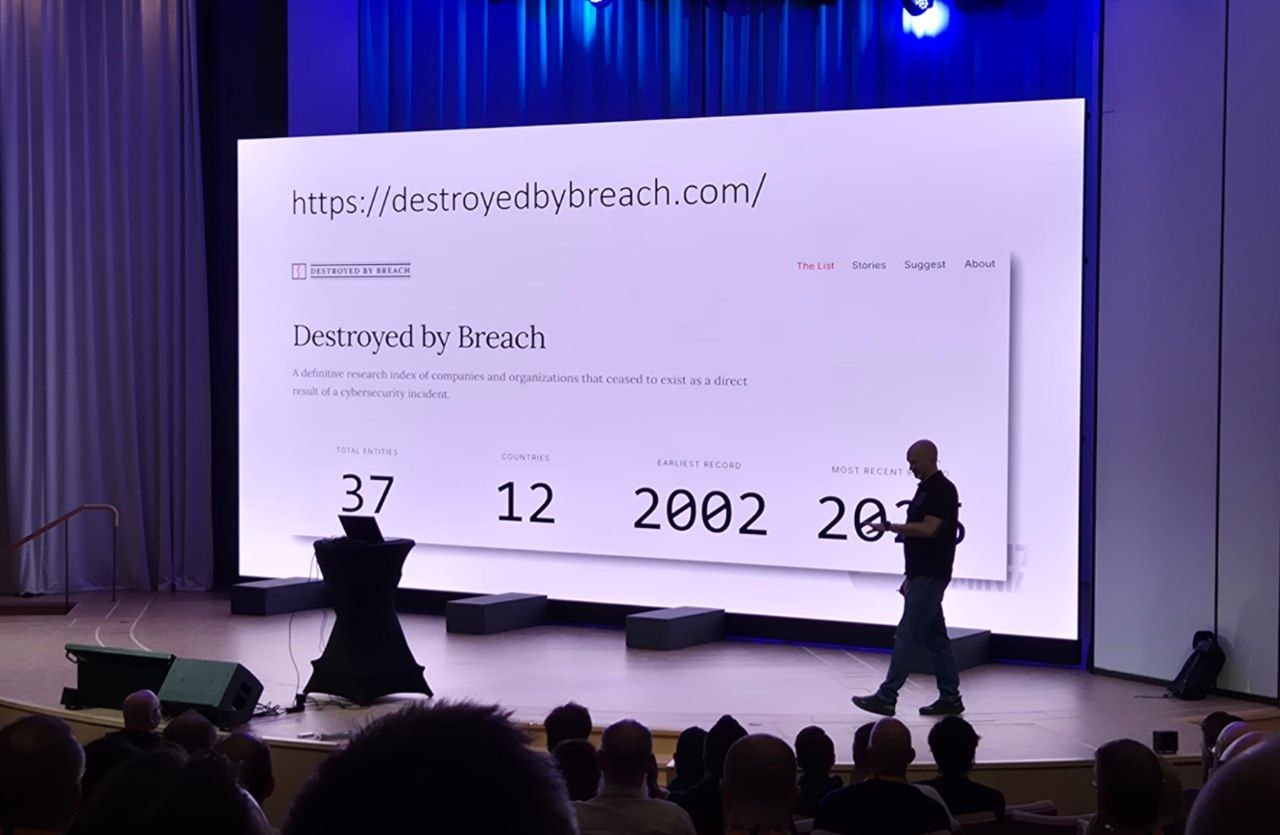 Sami Laiho on stage in front of the destroyedbybreach.com website: 37 entities, 12 countries, earliest record 2002
